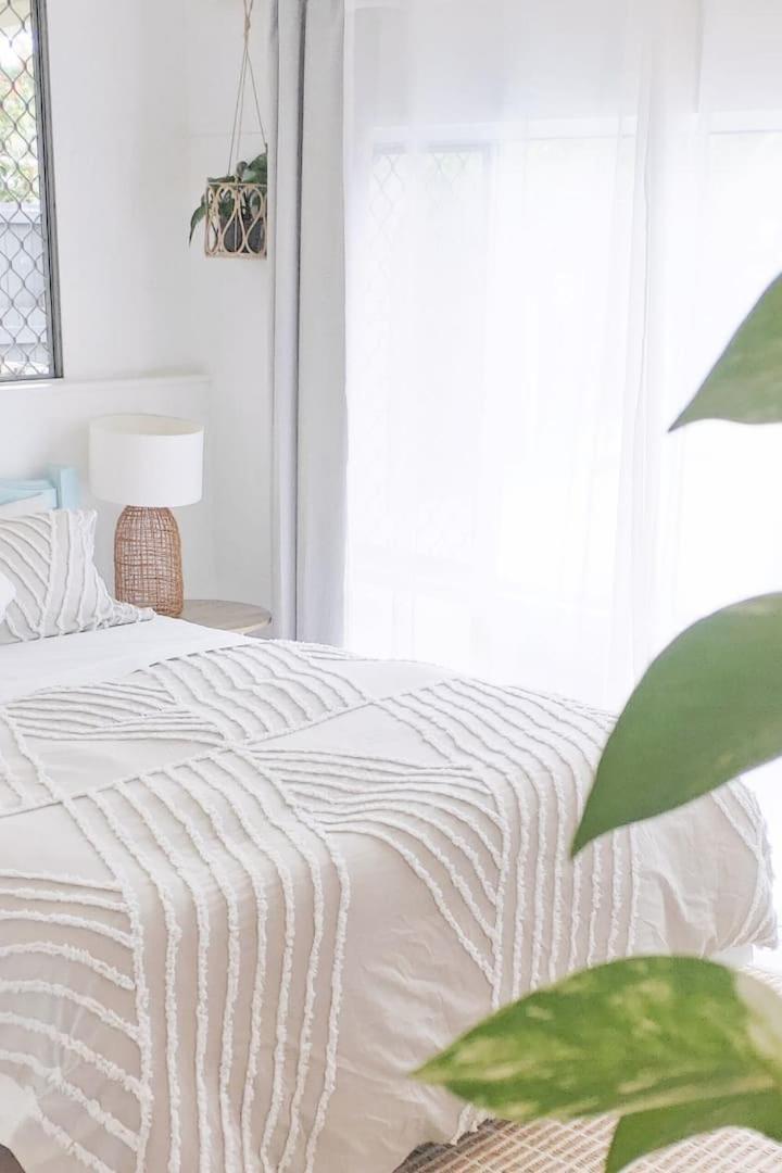 Guest house Entire Guest - Is 1 And Half Km - Pets Welcome Gold Coast